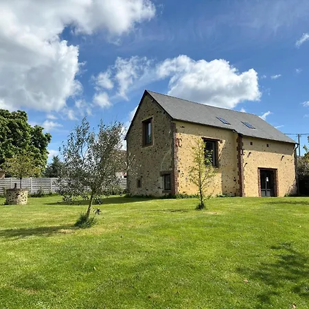 Holiday home Superbe Grange Et Son Bain Nordique, Endroit Paisible Du Perche